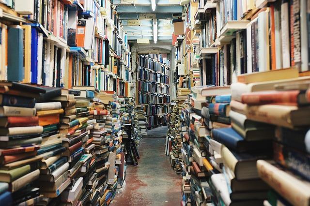 Ένα συνηθισμένο πρόβλημα στο βιβλιοπωλείο και ιδιαίτερα στο παλαιοβιβλιοπωλείο, είναι η έλλειψη χώρου...