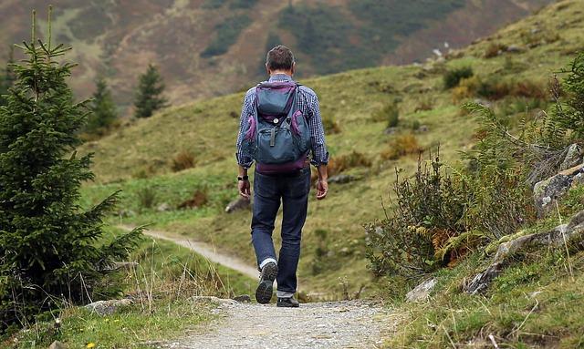 Δεν χρειάζεται να πάρετε τα βουνά για να περπατήσετε - θυμηθείτε το ιδανικό για τήν καρδιά σας είναι περίπου 2 χλμ τήν μέρα...